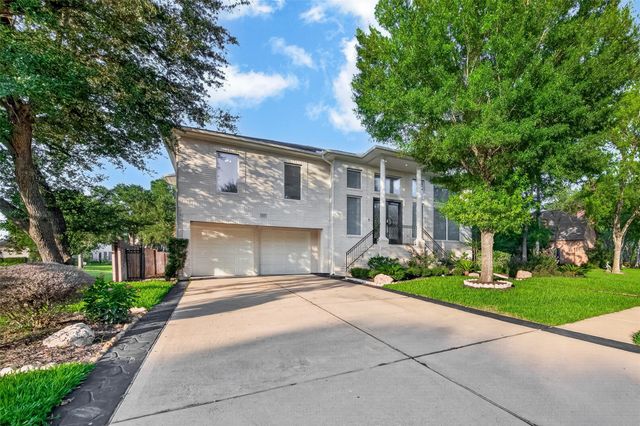 7203 Timberlake Dr, Sugar Land, TX 77479