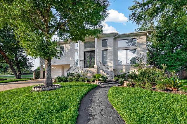 7203 Timberlake Dr, Sugar Land, TX 77479