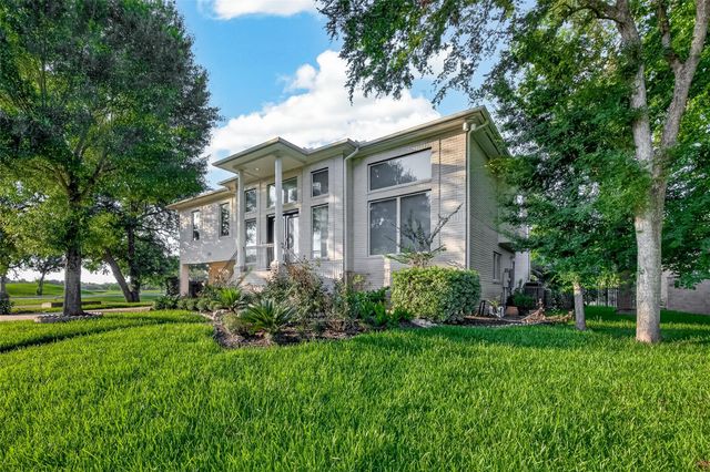 7203 Timberlake Dr, Sugar Land, TX 77479