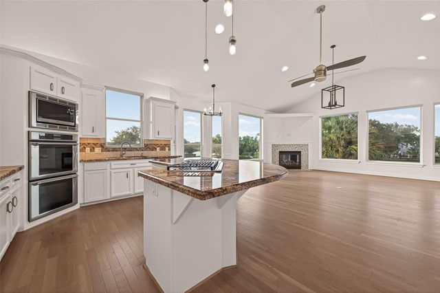 7203 Timberlake Dr, Sugar Land, TX 77479