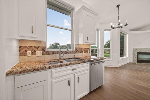 7203 Timberlake Dr, Sugar Land, TX 77479