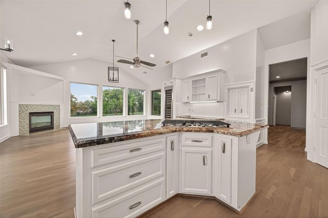 7203 Timberlake Dr, Sugar Land, TX 77479