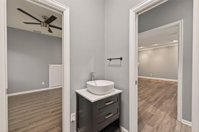 7203 Timberlake Dr, Sugar Land, TX 77479