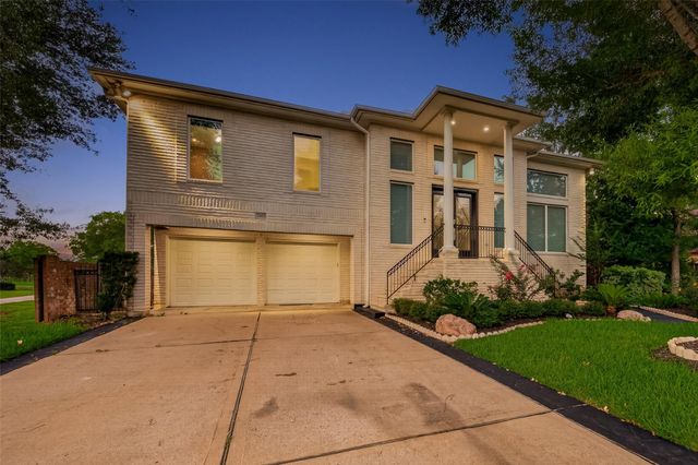 7203 Timberlake Dr, Sugar Land, TX 77479
