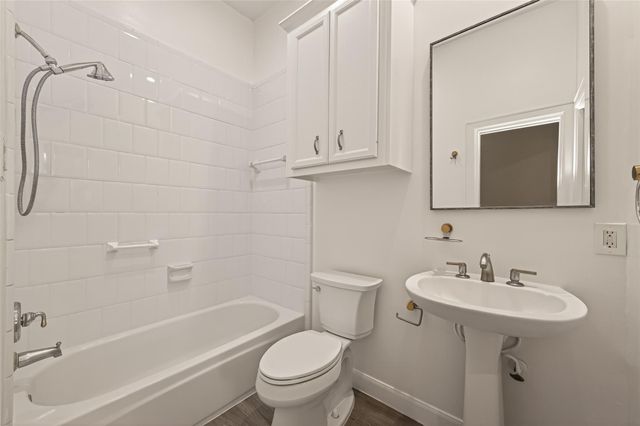7203 Timberlake Dr, Sugar Land, TX 77479
