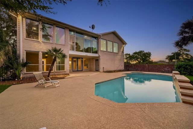 7203 Timberlake Dr, Sugar Land, TX 77479