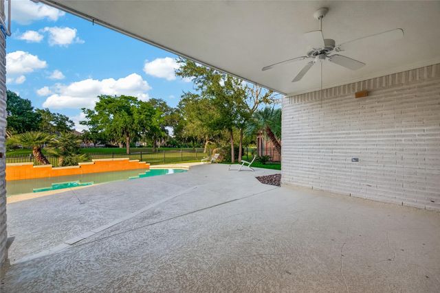 7203 Timberlake Dr, Sugar Land, TX 77479