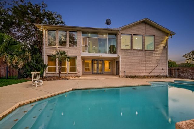 7203 Timberlake Dr, Sugar Land, TX 77479