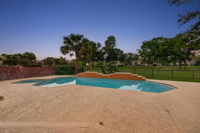 7203 Timberlake Dr, Sugar Land, TX 77479