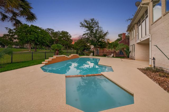 7203 Timberlake Dr, Sugar Land, TX 77479
