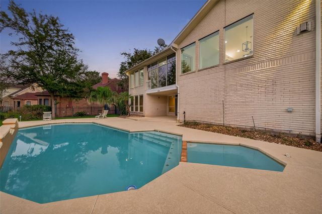 7203 Timberlake Dr, Sugar Land, TX 77479