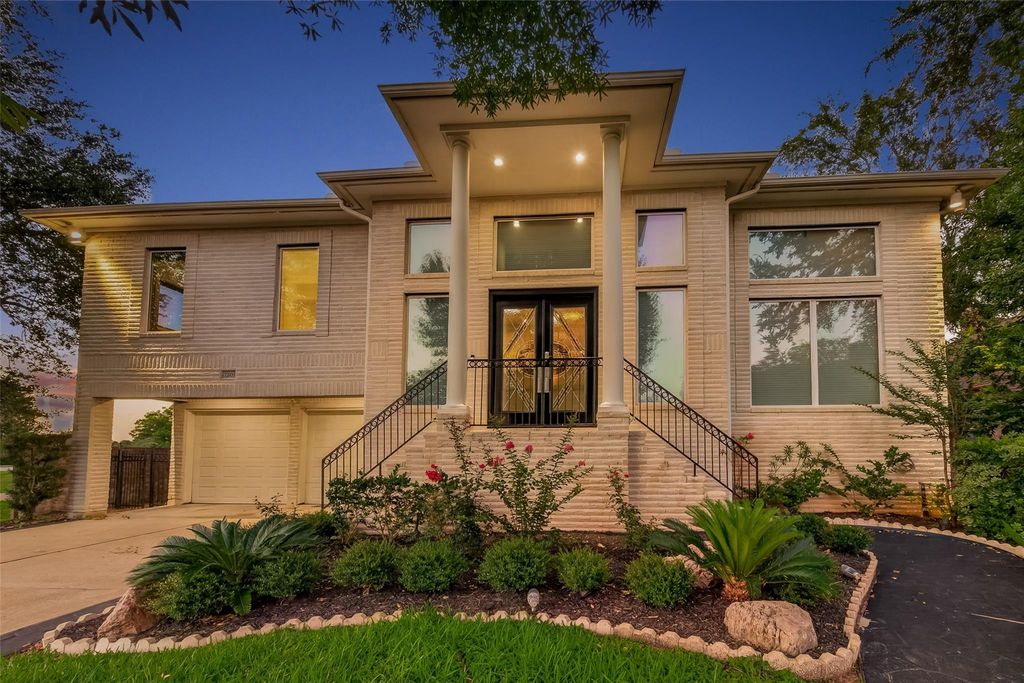 7203 Timberlake Dr, Sugar Land, TX 77479
