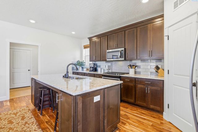 664 Punkie Lane, Richland, WA 99352