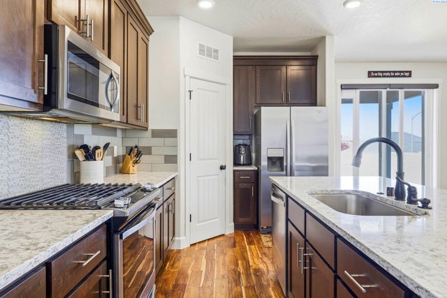 664 Punkie Lane, Richland, WA 99352