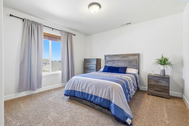 664 Punkie Lane, Richland, WA 99352