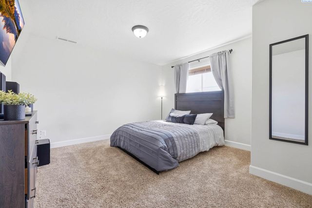 664 Punkie Lane, Richland, WA 99352