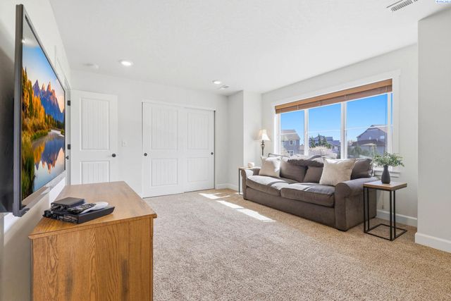 664 Punkie Lane, Richland, WA 99352