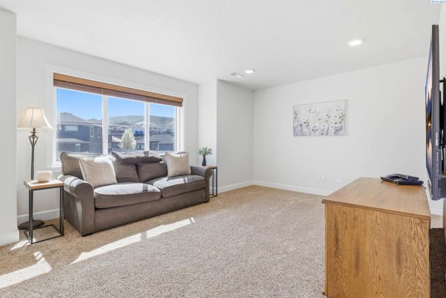 664 Punkie Lane, Richland, WA 99352