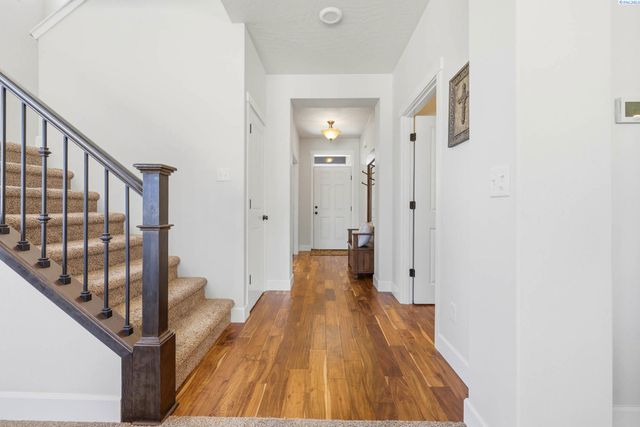 664 Punkie Lane, Richland, WA 99352