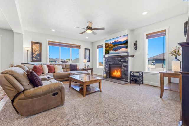 664 Punkie Lane, Richland, WA 99352