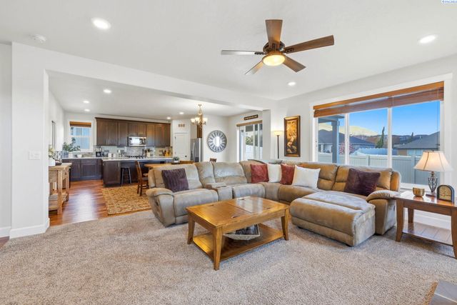 664 Punkie Lane, Richland, WA 99352