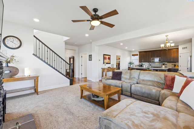 664 Punkie Lane, Richland, WA 99352