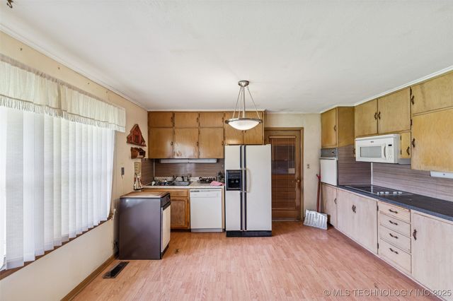 617 S Thompson Street, Vinita, OK 74301