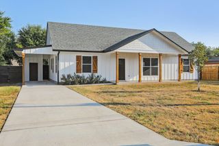412 Persimmon ST, Bastrop, TX 78602