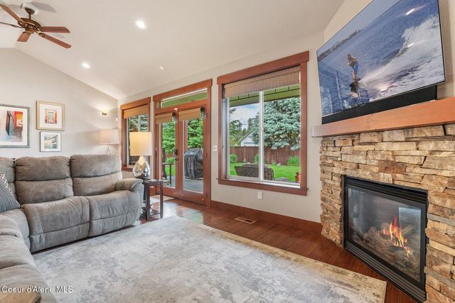 125 Crooked Ear Dr, Sandpoint, ID 83864