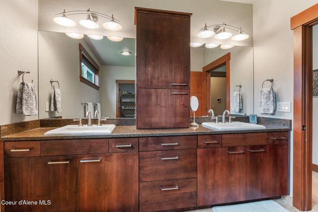 125 Crooked Ear Dr, Sandpoint, ID 83864