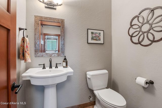 125 Crooked Ear Dr, Sandpoint, ID 83864