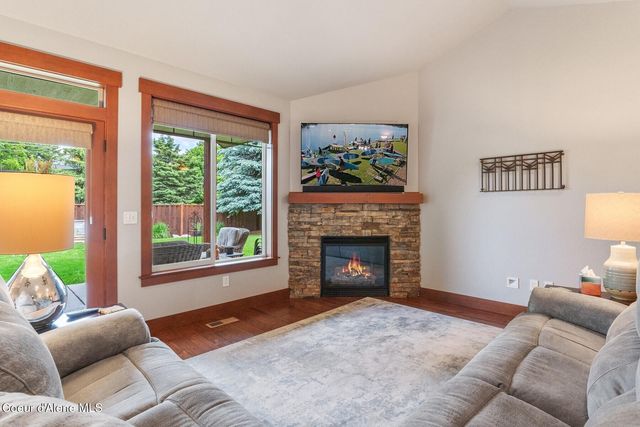 125 Crooked Ear Dr, Sandpoint, ID 83864