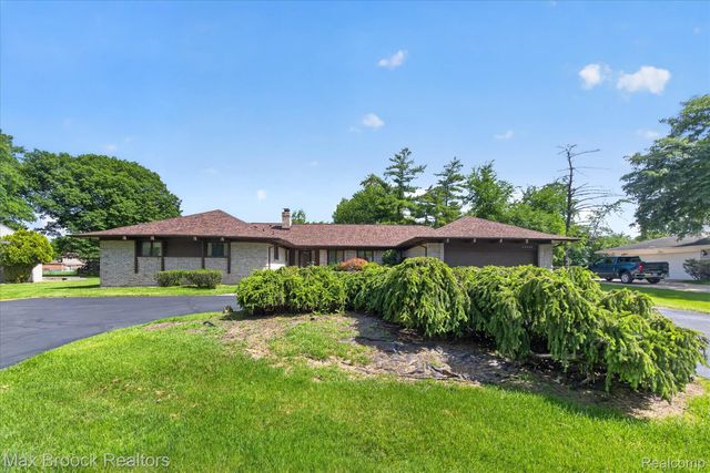 22262 Chatsford Circuit Street, Southfield, MI 48034
