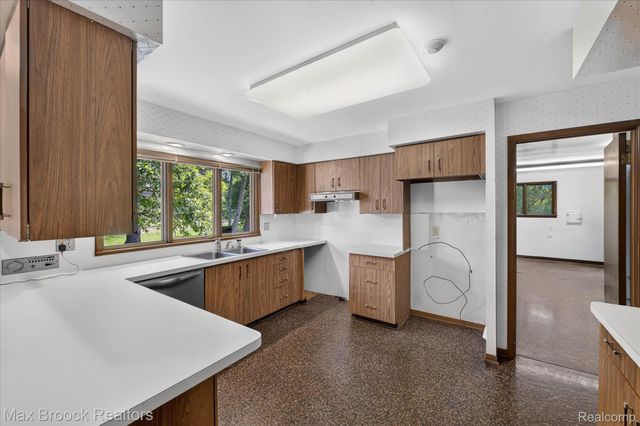 22262 Chatsford Circuit Street, Southfield, MI 48034