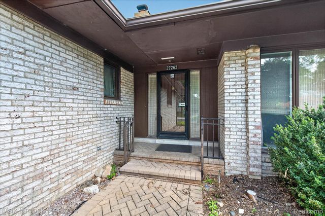 22262 Chatsford Circuit Street, Southfield, MI 48034