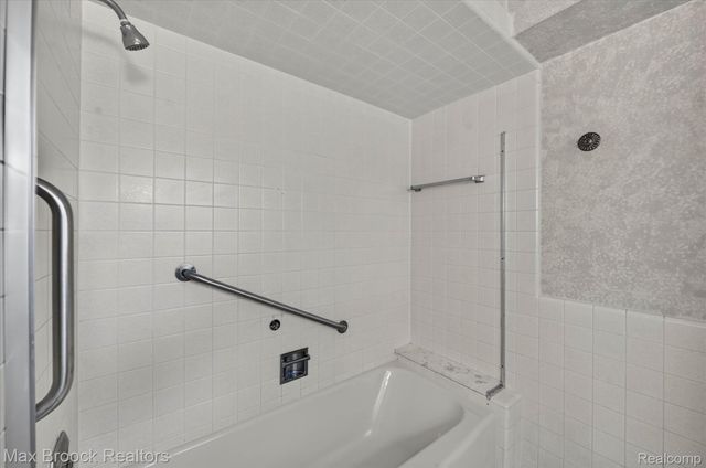 22262 Chatsford Circuit Street, Southfield, MI 48034