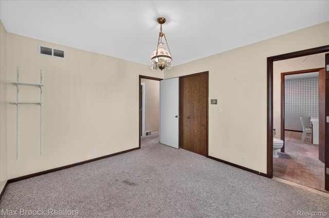 22262 Chatsford Circuit Street, Southfield, MI 48034
