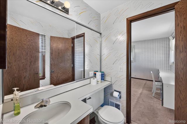 22262 Chatsford Circuit Street, Southfield, MI 48034