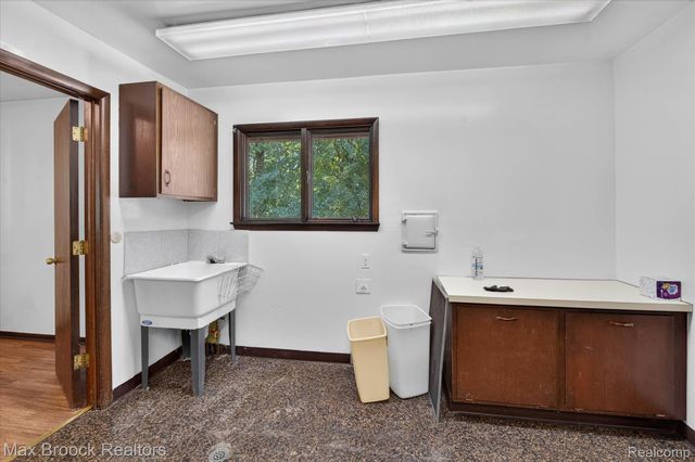 22262 Chatsford Circuit Street, Southfield, MI 48034