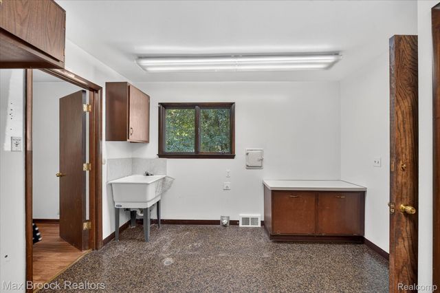 22262 Chatsford Circuit Street, Southfield, MI 48034