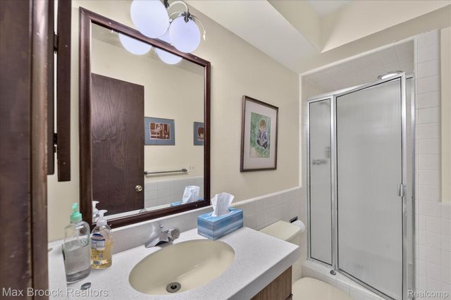 22262 Chatsford Circuit Street, Southfield, MI 48034