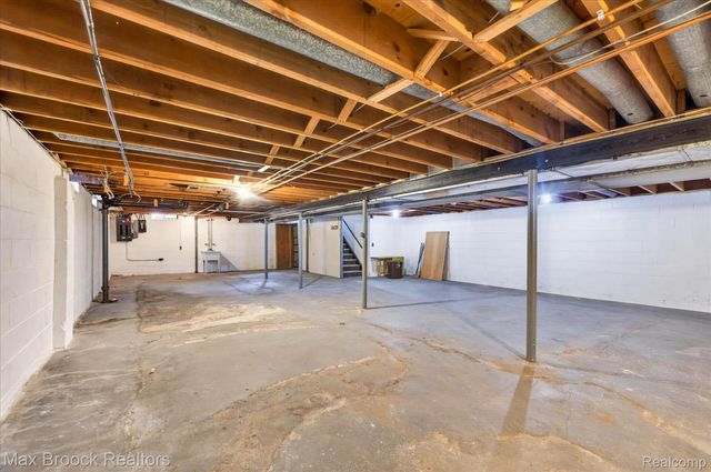 22262 Chatsford Circuit Street, Southfield, MI 48034