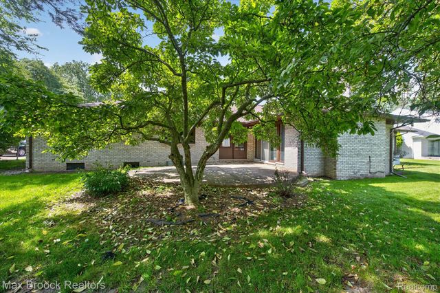 22262 Chatsford Circuit Street, Southfield, MI 48034