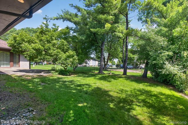 22262 Chatsford Circuit Street, Southfield, MI 48034