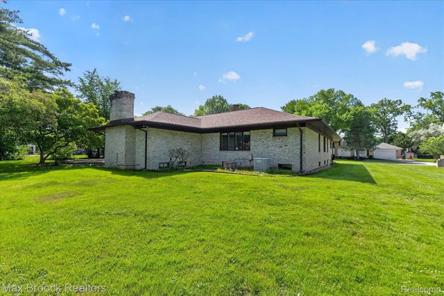 22262 Chatsford Circuit Street, Southfield, MI 48034