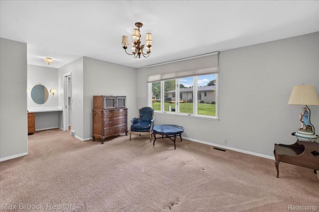 22262 Chatsford Circuit Street, Southfield, MI 48034