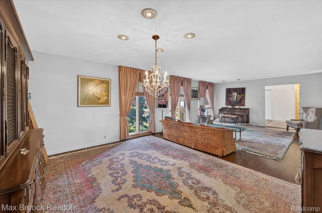 22262 Chatsford Circuit Street, Southfield, MI 48034