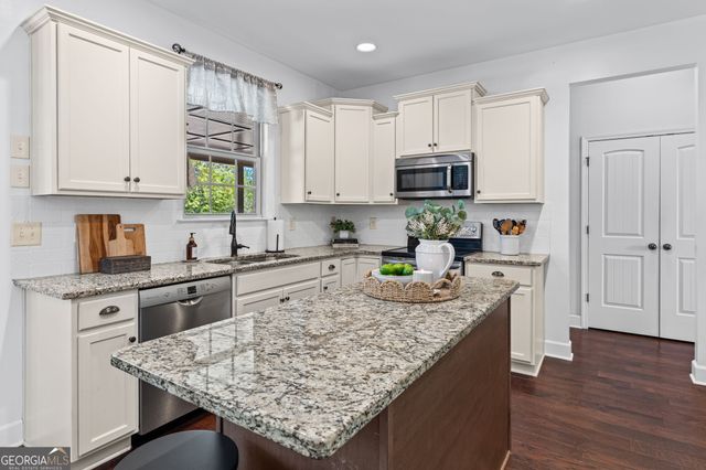 15 Austin Storey Circle, Newnan, GA 30263