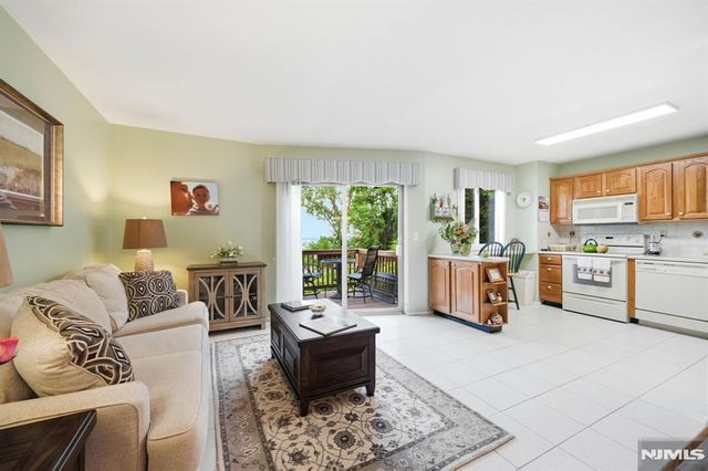 88 Metro Vista Drive, Hawthorne, NJ 07506
