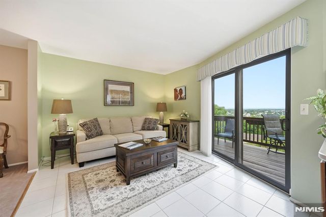 88 Metro Vista Drive, Hawthorne, NJ 07506